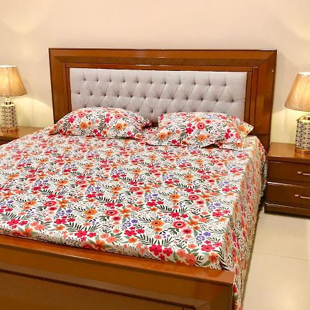 Atrium High Suite 2Bed Family Apartment Near Giga Mall Islamabad Bagian luar foto