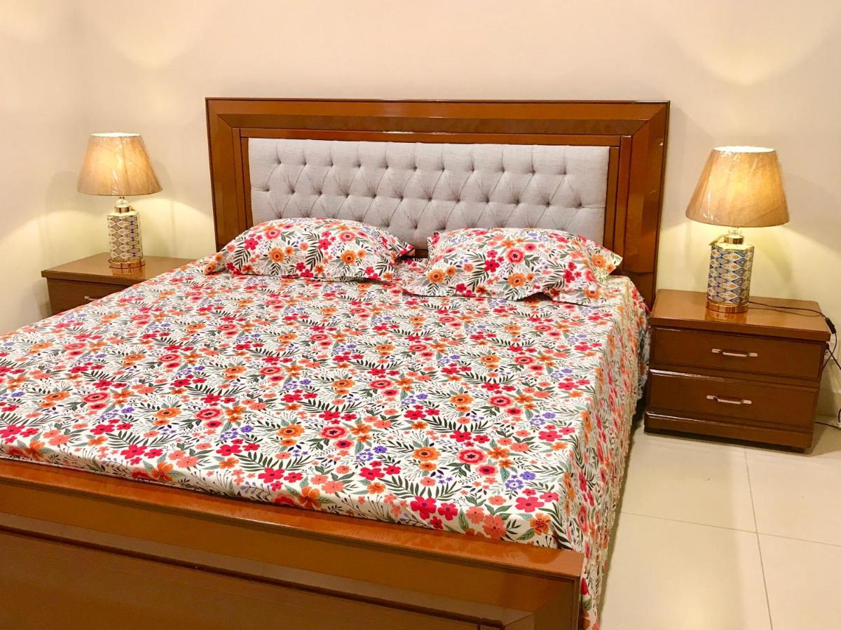 Atrium High Suite 2Bed Family Apartment Near Giga Mall Islamabad Bagian luar foto