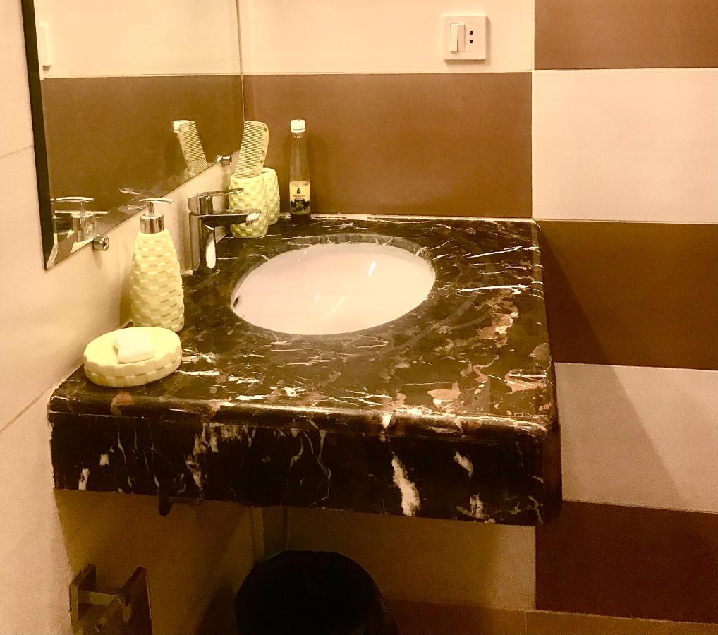 Atrium High Suite 2Bed Family Apartment Near Giga Mall Islamabad Bagian luar foto